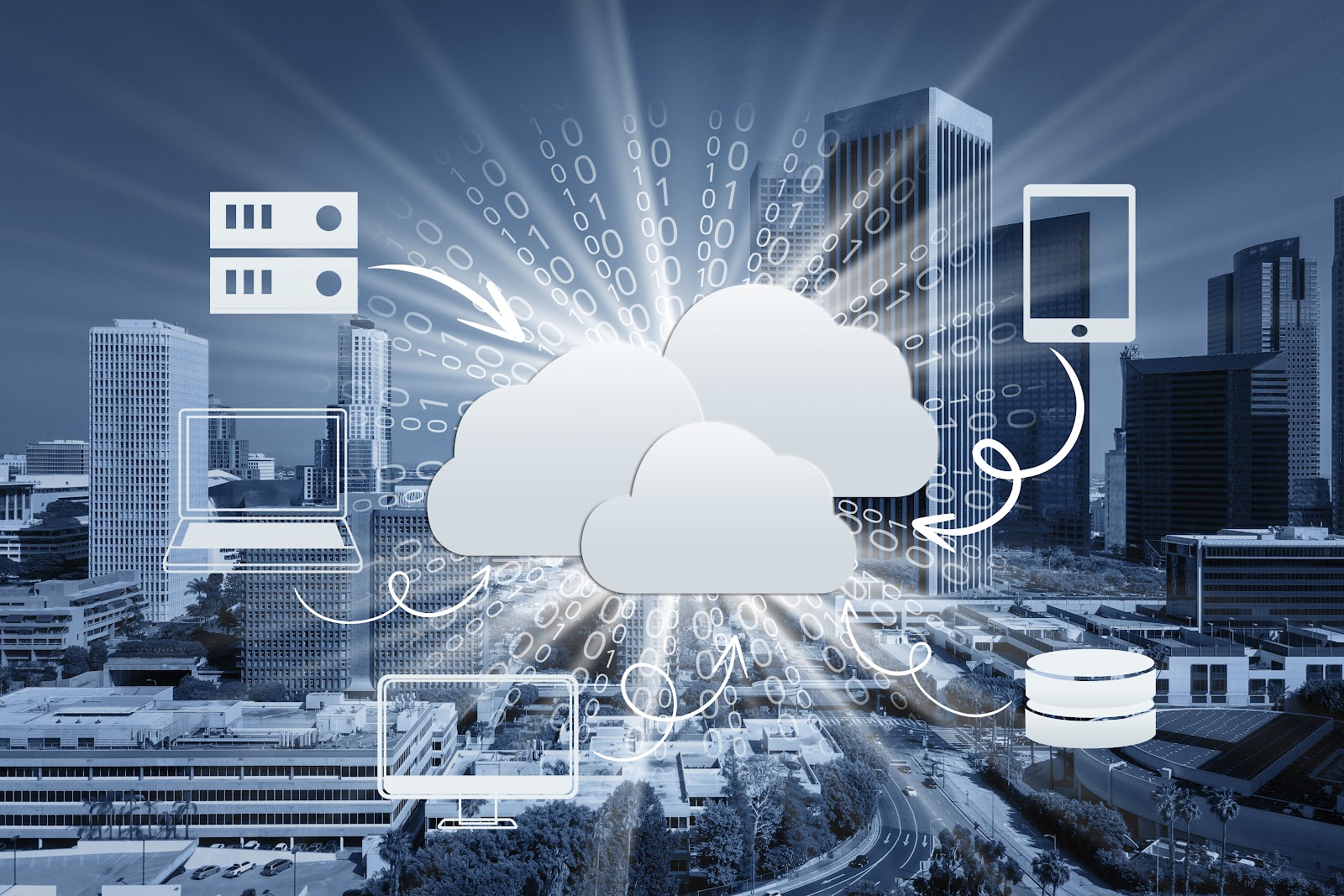 Ilustración conceptual de computación en la nube conectando múltiples dispositivos y servidores sobre un entorno urbano digital
